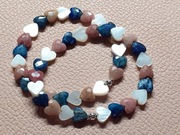 Walentynkowa bransoletka z kamieni i masy perłowej