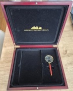 Skrzyneczka na monety, sztabki, odznaczenia z lupa.