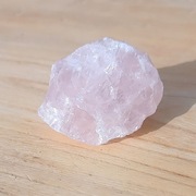 Kwarc różowy ładna surowa bryłka Madagaskar waga 42 g