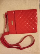 Czerwona błyszcząca torebka torba prezent 