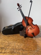 MINIATUROWY KONTRABAS KATARYNKA W FUTERALE