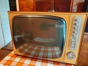 Telewizor lampowy Delta firmy Orion oraz gratisy.