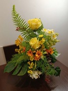 Kompozycja kwiaty pomnik Wielkanoc wiązanka stroik