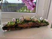 Własnoręcznie wykonany stroik wielkanocny kora z mchem 