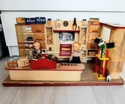 Antyczny sklepik dla lalek 