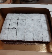 Czekoladowe, domowe ciasto z żurawiną - do pracy, na budowę, do kawki