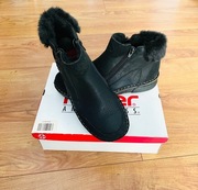 Botki damskie Rieker zimowe ocieplane kożuszkiem czarne 