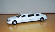 1999 Lincoln Town Car Stretch Limousine firmy KINSMART skala 1:38
