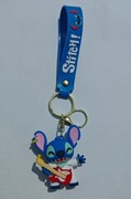 Breloczek 3D Stitch z zawieszką „Stitch!” - gitarzysta