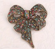 Broszka metalowa wstążka vintage multikolor 