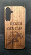 Etui / case drewniany dla Samsung A16 Orzech Amerykański  NEVER GIVE UP