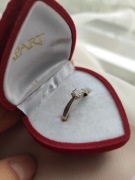 Złoty pierścionek z diamentami