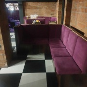 Fioletowe loże do restauracji/baru