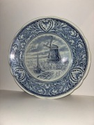 Talerz ozdobny Delfts Blue Royal Sphinx Boch - Wiatrak i łódź