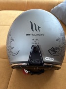 Kask MT Helmets Skull & Roses XL61-62/1,200Grs