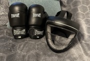 Zestaw bokserski EVERFIGHT + OUTSHOCK – rękawice + kask z osłoną twarzy