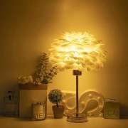 Elegancka lampa stołowa nocna z białych piór USB ściemniacz 3 kolory