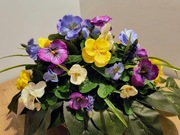 Stroik na grób lub do domu kompozycja bratki ST24