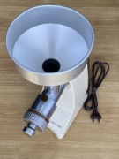 Młynek do nasion i zbóż - Jupiter 863 - stan idealny