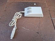 Stara zabytkowa myszka do komputera 