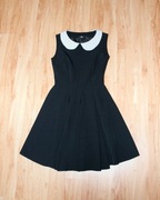 Czarna rozkloszowana sukienka z kołnierzykiem 