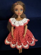 Ręcznie robiona sukienka na szydełku dla lalki Barbie Dream Besties