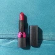 Avon szminka Show Some Skin