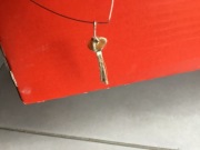 zawieszka z miniaturowym bursztynem