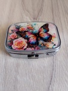 Ozdobne metalowe pudełeczko, kieszonkowa szkatułka - motyl