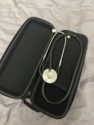 Stetoskop medyczny + usztywniane etui (czarne)