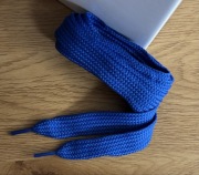 Granatowe, szerokie sznurówki