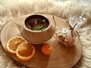 Świece sojowe w kokosie z afirmacją. Kolekcja świąteczna