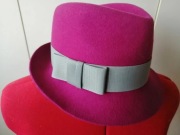 Kapelusz. Margaret Brand. Kolor: Fuksja / Malinowy