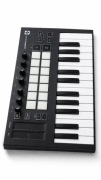 Novation Launchkey Mini – kontroler MIDI do produkcji muzyki.
