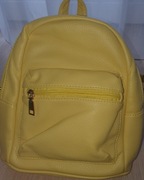 Wyprzedaż z szafy jesień mały cytrynowo- żółty plecak torebka jak nowy