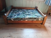 Łóżko drewniane z materacem dla dużego psa, rękodzieło 