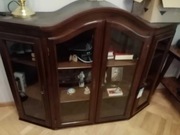 Stół, krzesła, witrynka, łóżko