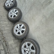 Sprzedam  zestaw 4 felg aluminiowych z oponami 205/60/16 bmw
