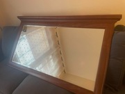 Lustro w drewnianej ramie