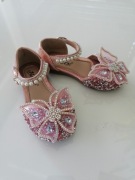 Eleganckie sandałki buciki pantofelki cekiny motyl wesele urodziny 25