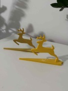 Jeleń na maskę traktora – ozdoba John Deere różne kolory