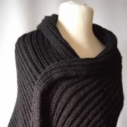 szal, ponczo czarne, ręcznie robione na drutach