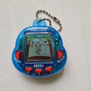 Zabawka elektroniczna typu Tamagotchi 68in1 z początki lat 2000-ych