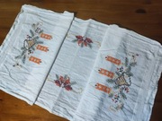 Ręcznie haftowany bieżnik 85x38