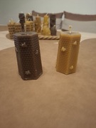 Świeczka z naturalnego wosku pszczelego wys 8cm szerokość około 4 cm