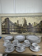 Elegancki serwis obiadowo-kawowy – Fine Royal Porcelain „Carolina”