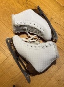 Łyżwy figurowe Broyx rozm. 36