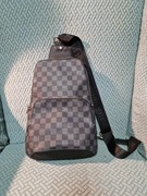 LOUIS VUITTON AVENUE SLINDBAG