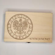 DREWNIANE PUDEŁKO NA MONETY  Rzeczpospolita Polska (na 50 monet)
