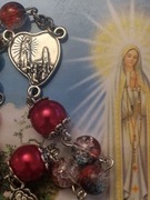 Przepiękny kolorowy szklany Różaniec z Fatimy z pięknym jrzyżykiem.Portugal